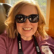 Just need to share this lil vintage girl-with-goose figurine I bought