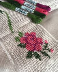 Dikkaaat Haftalardir Sorulan Runner Yapimi Bitti Sunuma Satisa Hazir Dertsiz Leke Tutmaz Kumas French Knot Embroidery French Knot Stitch French Knots