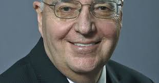 Citing health issues, longtime Dakota County attorney announces retirement 