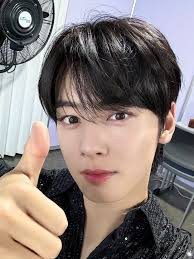 I need a rose flower 🌹 from a fan who truly love my movies, music and  promise never to stop watching ❤️❤️💕🙌🏼