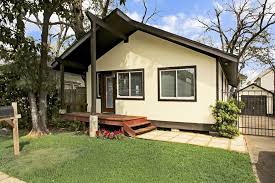 Just Listed In Houston Heights Charming Bungalow Huge Yard Walk To Local Hot Spots Hike Bike Trail Houston Heights Residential Real Estate Ideal Home
