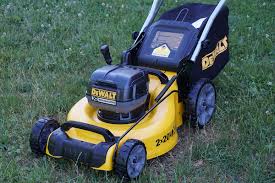 These are the best electric lawn mowers for getting your outside spaces looking pristine in time for summer. Best Cordless Lawn Mower Tool Box Buzz Tool Box Buzz