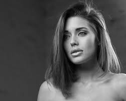 Elizabeth Hassell's Instagram, Twitter & Facebook