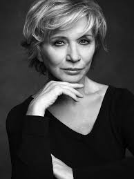 La donna forte e raffinata di Alberta Ferretti, la stilista regina dello  chiffon