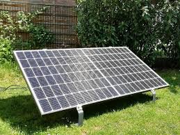 Solaranlagen für den garten sind meist sogenannte kleine anlagen in form kompletter sets mit leistungen deutlich unter 10 kw. Solarstrom Vom Balkon Moglichkeiten Kosten Und Tipps Energie Fachberater