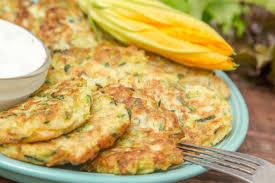 In un recipiente, abbastanza ampio, inserire acqua,. Frittelle Con I Fiori Di Zucca La Ricetta Gustosa Con Le Zucchine Donnad