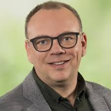 In 2021 ben ik gestart met de opleiding Master Real Estate (MRE) aan de  TIAS Business School. Een periode van veel leerzame lessen en projecten met  inspirerende docenten en een leuke groep