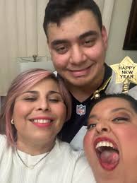 Feliz cumpleaños hermana te amo con todo mi corazón Siempre haz sido mi  alegría y mi compañera de juegos y de vida Siempre estaré para ti. Al rato  nos vemos para comer