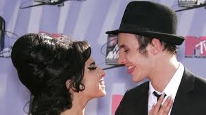 Back to black von amy winehouse als songtext mit video, übersetzung, news, links, suchfunktion und vielem mehr findest du bei uns. Innenansichten Aus Der Privaten Holle Swr1