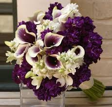 Love The Purple And Calla Lilies Ohhhh This Is Lovely Wish I D Thought Of This For My Wedding Flower Wedding Flowers Purple Wedding