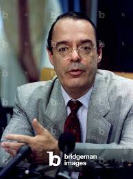 Image of Argentina's new Economy Minister Roque Fernandez holds a new  conference