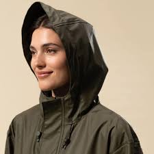 Women's short outlet raincoat
