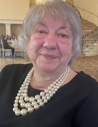 Debra Bouchard's Instagram, Twitter & Facebook