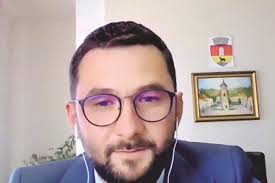 Formatie nunta un trandafir creste la firida mea luna alba roxana olaru 3804322660. InvestiÅ£i In Romania Andrei Carabelea Primar Piatra NeamÅ£ Vrem SÄ Atragem It Isti SÄ Lucreze Din Piatra NeamÅ£ Sunt MulÅ£i Cei Care MigreazÄ Spre Orasele Mici