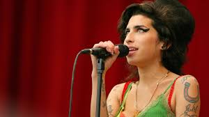 Amy was to endure multiple scandals, arrests, stays in drug rehab facilities, broken romantic relationships, and legal complications until her sudden death in her london apartment. Unveroffentlichter Song Von 17 Jahriger Amy Winehouse Aufgetaucht Stern De