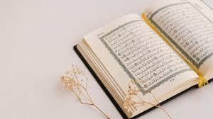 Surah ini terdiri dari 286 ayat, 6.221 kata, dan 25.500 huruf dan tergolong surah madaniyah. Tafsir Surat Al Baqarah Ayat 24