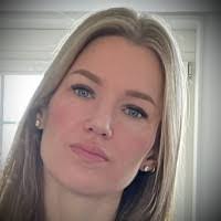 Jennifer Ashley's Instagram, Twitter & Facebook