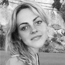 Sandra Portlock's Instagram, Twitter & Facebook