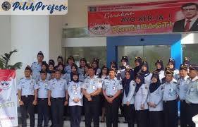 Kota bandung sebagai ibu kota provinsi jawa barat merupakan salah satu kota besar di indonesia yang menyimpan banyak pesona. Claws Gaji Pegawai Dishub Bandung 2019 Lowongan Kerja Non Cpns Dinas Perhubungan Dinas Pertanian Dan Esdm Rekrutmen Lowongan Kerja Bulan Januari 2021 Gaji Umr Kota Bandung 2020