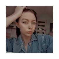 Isabelle Doyle's Instagram, Twitter & Facebook