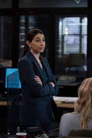 Svu has had a lot of big guest stars over the years, but the biggest may be in the show's season 22 finale. Law Order Svu Season 22 Episode 7 Review Hunt Trap Rap And Release Tv Fanatic