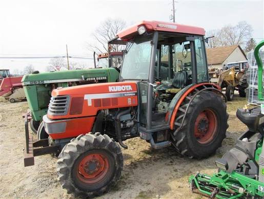 Kubota M8200 Narrow CAB Tractor