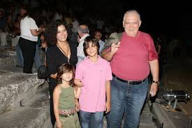 Μετάβαση στην πλοήγηση πήδηση στην αναζήτηση. Aytos Einai O 17xronos Moysikos Gios Toy Kwsta Kazakoy People Amp Style Eidhseis