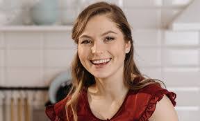 Evelyn Frick's Instagram, Twitter & Facebook