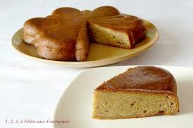 Gateau Fondant A La Banane Peu Sucre Mais Tellement Bon 1 2 3 4 Filles Aux Fourneaux Gateau Banane Recette Banane Mure Recette Gateau Banane