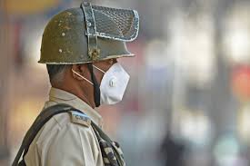 Un nouveau variant du coronavirus a émergé en inde alors que la situation sanitaire est alarmante dans ce pays. Coronavirus En Inde Un Etat Du Nord Du Pays Reconfine Ses 125 Millions D Habitants