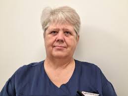 Lähihoitaja, ratikkakuski, kirjastovirkailija... tavalliset suomalaiset  paljastavat, kuinka paljon saavat palkkaa