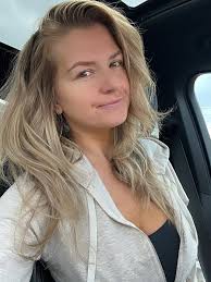 These photos are a year apart. Same place, same spot… completely different  me. Last year was one of the hardest years of my life. By the end of it, I  was close