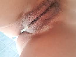 Minha buceta depois de postar nudes, calcinha estragada.