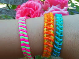 Ici, vous pourrez apprendre à faire des scoubidous grâce aux articles et aux vidéo que je vais publier! Connectez Vous Bracelet Scoubidou Scoubidou Scoubidou Facile