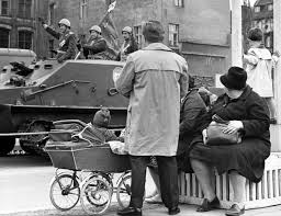 Unsere schwarzweiß fotografie ist lizenzfrei und beinhaltet verschiedenste motive in schwarz und weiß von. Fotoreporter In Der Ddr Roger Melis Blick Auf Alltag Und Menschen