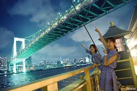view odaiba s rainbow bridge from gozabune atakemaru samurai cruise japankuru gozabune atakemaru samuraicruise tokyobay tokyo bay tokyo night night scene