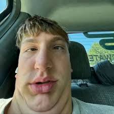 Aiden Holt Lincoln the 3rd (@dingleberry1235723)