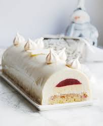 Buche De Noel Vanille Framboise Fruit De La Passion Recette Dessert Noel Buche De Noel Buche De Noel Vanille