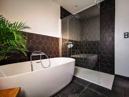 Vous n'arrivez pas à vous décider sur le mobilier le mieux adapté à l'espace et au la série pour salle de bain enhet est non seulement facile à acheter et monter, mais permet aussi de trouver aisément la combinaison idéale entre. Salle De Bain Moderne 30 Idees Pour Vous Inspirer Kozikaza