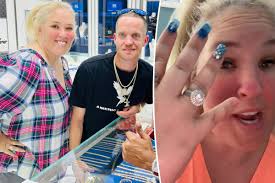 Mama June shows off engagement ring from husband Justin Stroud