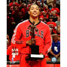 Official facebook page of derrick rose. Derrick Rose Poses With The 2010 11 Nba Mvp Trophy Photo Print 11 X 14 Walmart Com Walmart Com