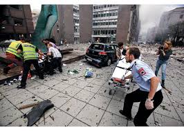 Juli 2011.kort tid etter et bombeangrep på regjeringskvartalet i oslo sentrum, skjedde et massemord på en sommerleir på øya utøya i tyrifjorden i hole kommune i buskerud. Nou 2012 14 Regjeringen No