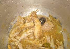 Olesi ceker yang telah dicuci kembali dengan garam, sisihkan. Cara Membuat Resep Presto Ceker Dan Kepala Ayam Masak Pedas Kekinian