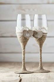 Gran variedad de conjuntos de copas para boda perfectas para que los novios brinden en su boda o aniversario. Copas Rusticas Para Brindis De Los Novios Copas Boda Copas De Novios Copas Decoradas Para Boda