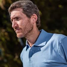 Con más de 35 años en el mercado, Scotfield es sinónimo de calidad y  elegancia. Nuestras chombas combinan diseño clásico con acabados  impecables, ideales para un look sofisticado que nunca pasa de