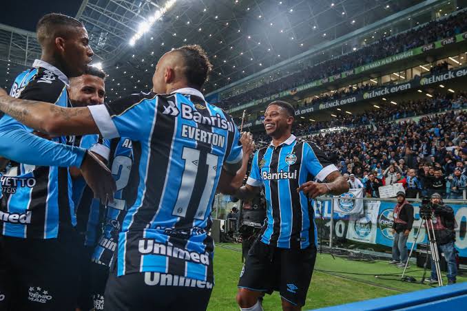 [COMENTE] Para você, o Imortal ainda tem chances de conquistar uma vaga na Libertadores ficando no G4 do Brasileirão?