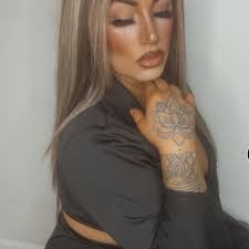 If you love Pistachio, try putting crushed pieces of this Limited Edition  Pistachio Chocolate over Roasted Pistachio ice cream from Tesco 😱