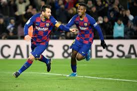 Ta reda på vilka som är bättre och deras totala prestanda i stadrankningen. Fc Barcelona 1 0 Granada Result Lionel Messi Ensures Quique Setien Era Begins With A Win London Evening Standard