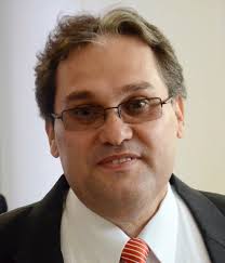 Separan de sus cargos, por desvío de medicamentos, a tres funcionarios