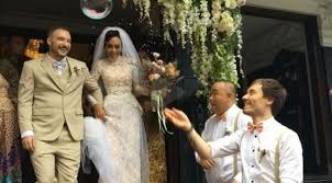 Cara yang dijabarkan dalam konten ini adalah hitungan secara matematis, sehingga anda perlu referensi dari ahlinya agar semakin mantap. Foto Foto Bahagia Pernikahan Kedua Jono Armstrong Entertainment Fimela Com